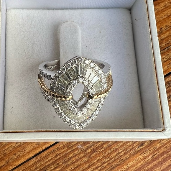 Elegant Diamond Ring in 14k Yellow & White Gold (1.75 Carats) - Picture 9 of 10